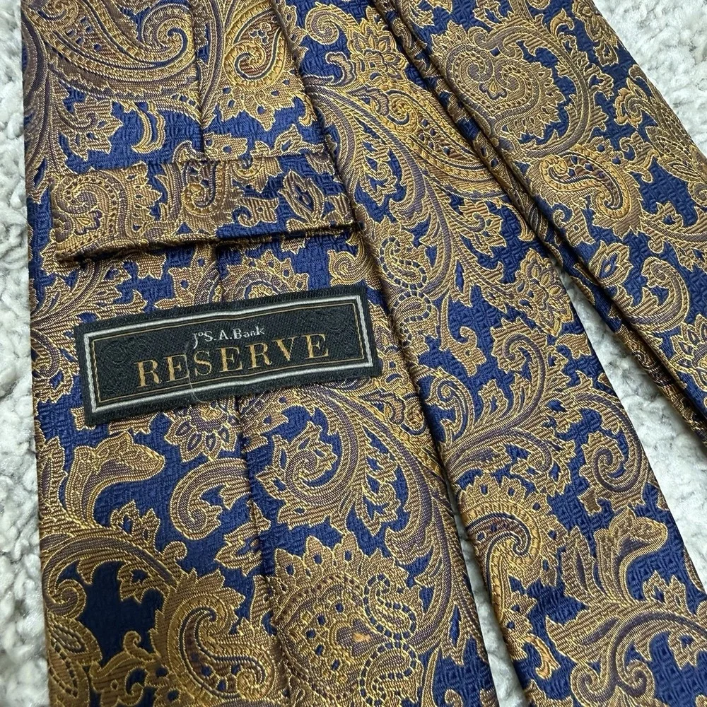Jos A Bank Reserve Silk Tie Necktie Gold/Blue Paisley (3.25 x 60)